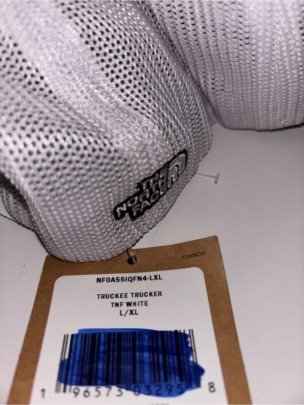 The North Face Trucker White Flexfit Cap NEW L/XL‎ Never Stop Exploring Unisex